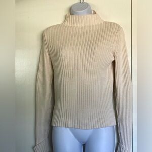 ANN TAYLOR , size S , crossed white off sweater long sleeves , crochet 🧶